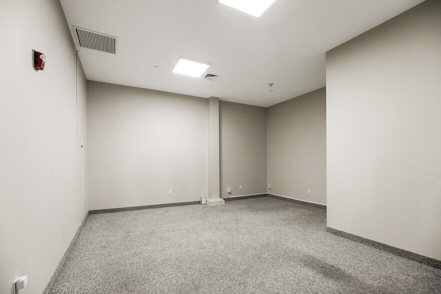 More Photos Of 590 Smith St, Brooklyn Flex For Lease