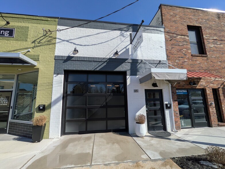 More Photos Of 115 S Main St, Hopewell Freestanding For Lease