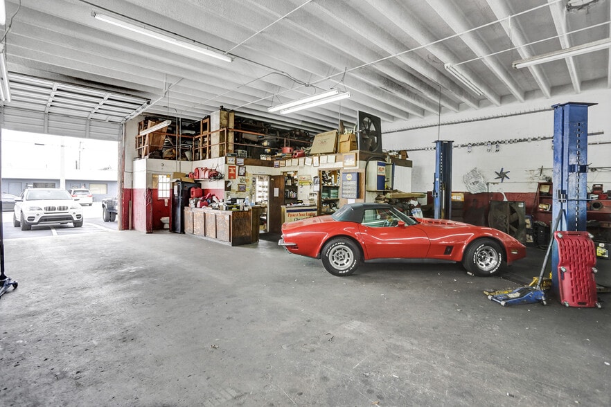 More Photos Of 1040 NE 44th St, Oakland Park Auto Repair For Sale