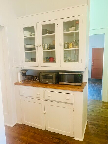 More Photos Of 403 Blanco Rd, San Antonio General Retail For Sale