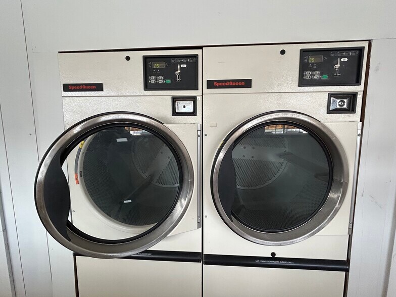 More Photos Of 6421 State Highway 31 E, Murchison Storefront For Sale