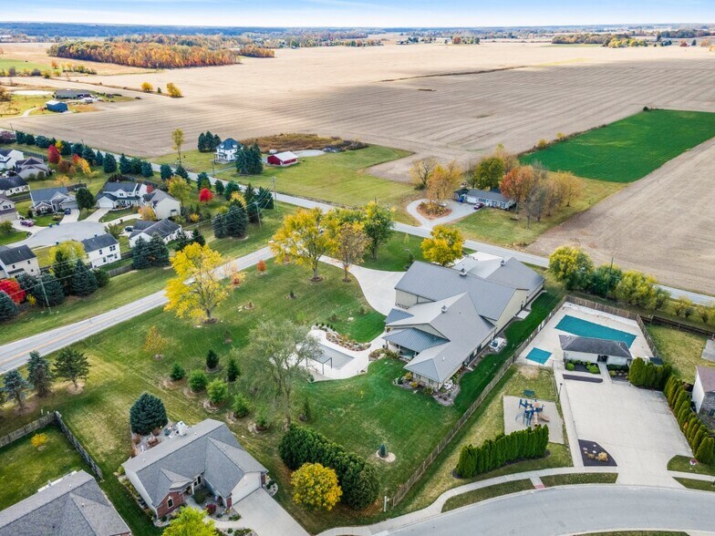 More Photos Of 15306 Covington Rd, Fort Wayne Flex For Sale