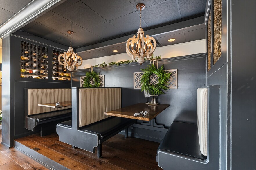 More Photos Of 320 W College St, Pulaski Fast Food For Sale