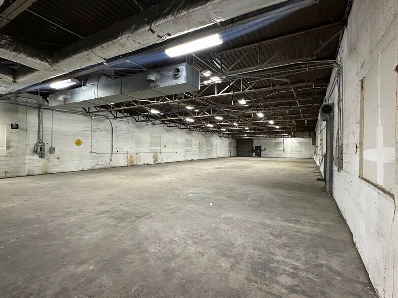 More Photos Of 578 Oak St, Copiague Service For Lease