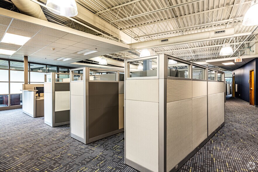 More Photos Of 25501 W Valley Pky, Olathe Unknown For Lease