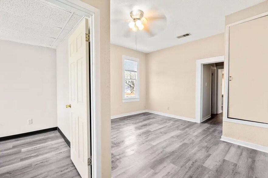 More Photos Of 2001 E Grand Ave, Marshall Office For Sale