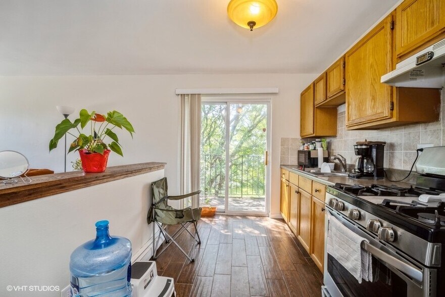 More Photos Of 1747 W Chariot Ct, Mount Prospect Apartments For Sale