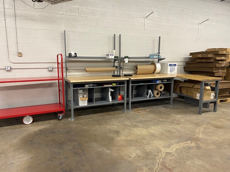 More Photos Of 1104 Lunt Ave, Schaumburg Industrial For Lease