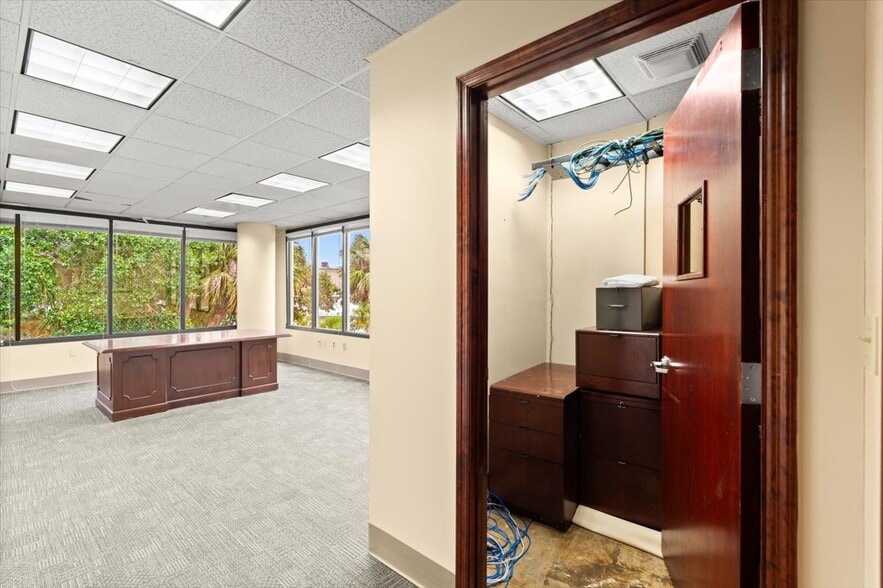 More Photos Of 128 E Granada Blvd, Ormond Beach Medical For Sale