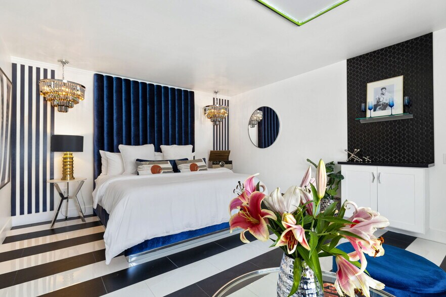 More Photos Of 120 W Vereda Sur, Palm Springs Hotel For Sale