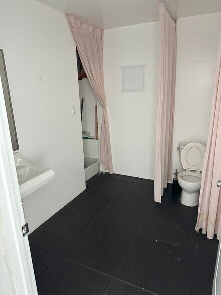 More Photos Of 1830-1832 W Sunset Blvd, Los Angeles Storefront Retail Office For Lease