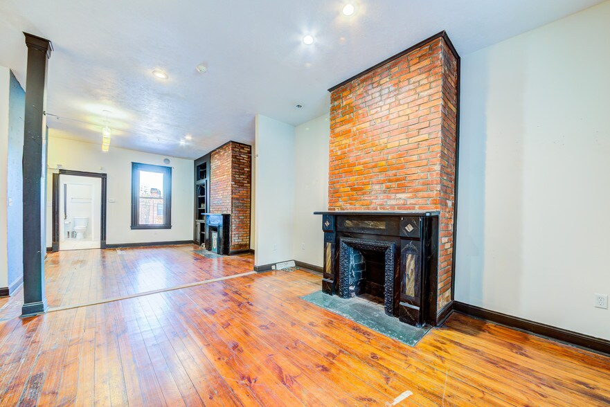 More Photos Of 5817 Ellsworth Ave, Pittsburgh Storefront Retail Office For Lease