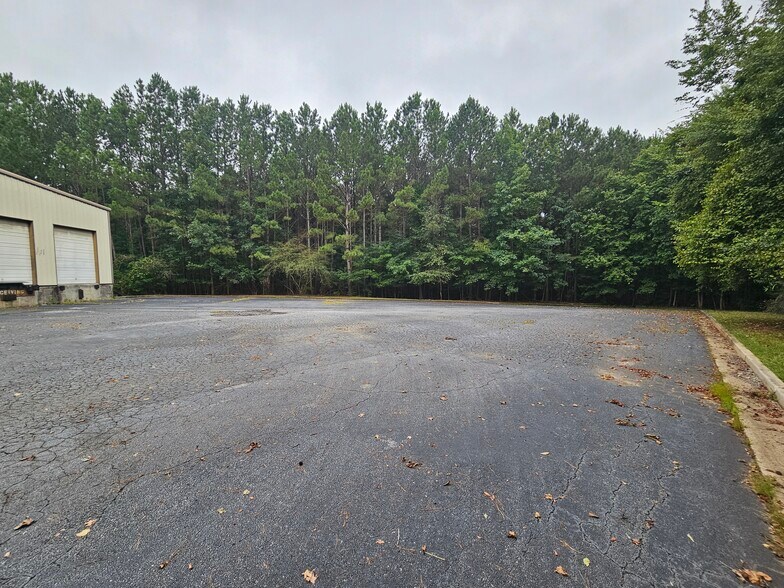 More Photos Of 135 Cecil Ct, Fayetteville Warehouse For Lease