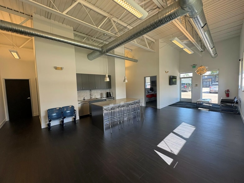 More Photos Of 2011 Austin Dr, Troy Warehouse For Lease