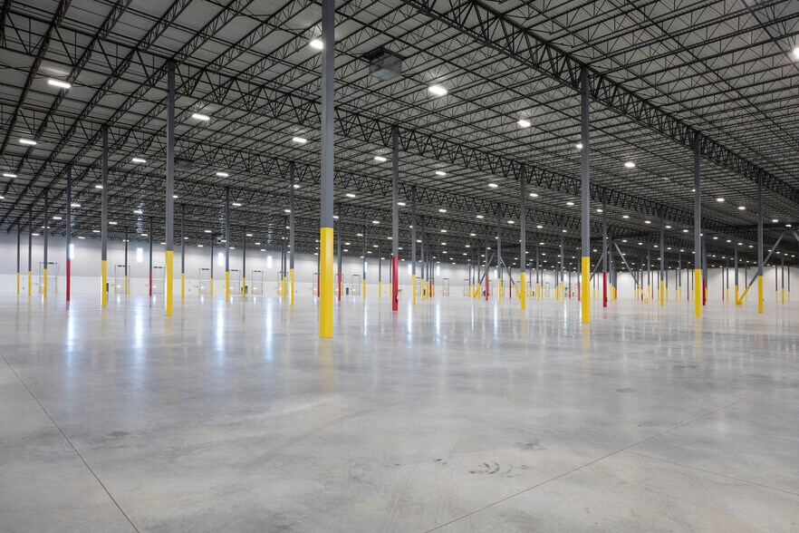 More Photos Of 10200 Edgerton Rd, De Soto Distribution For Lease