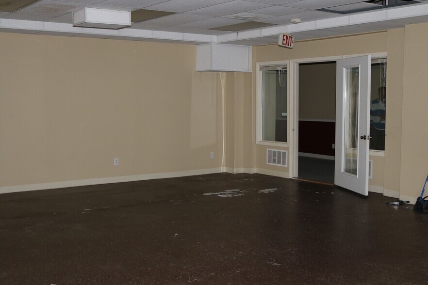 More Photos Of 24-28 S East St, Jasper Storefront Retail Residential For Lease