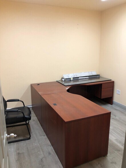 More Photos Of 3224 Procyon St, Las Vegas Warehouse For Lease