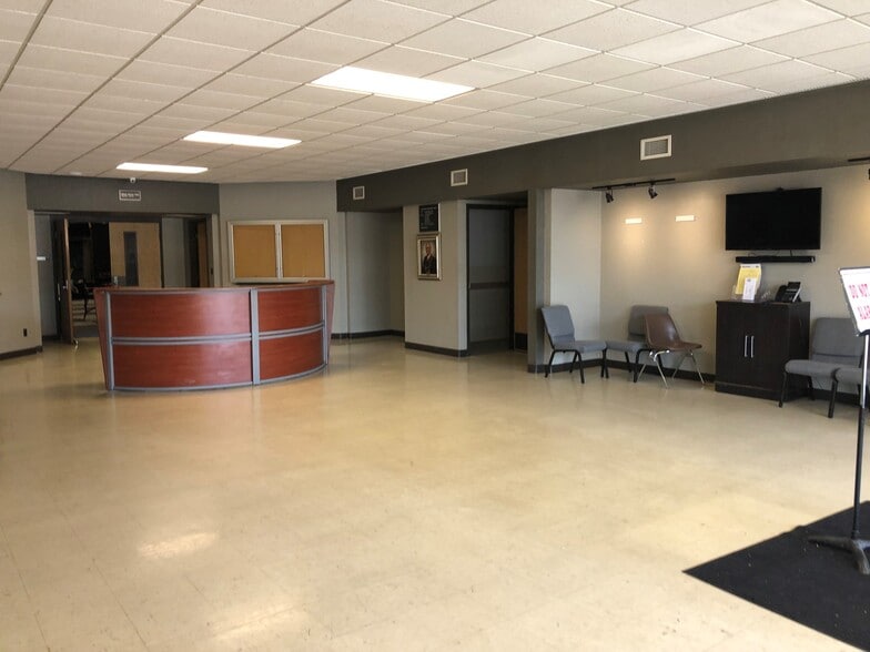 More Photos Of 302 N Broadway Ave, Wichita Religious Facility For Lease