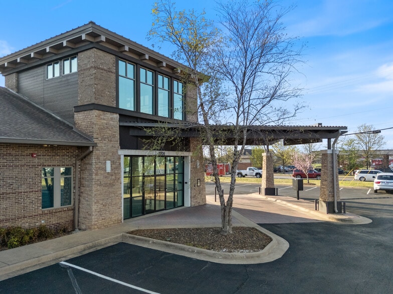 More Photos Of 2701 SE J St, Bentonville Office For Lease