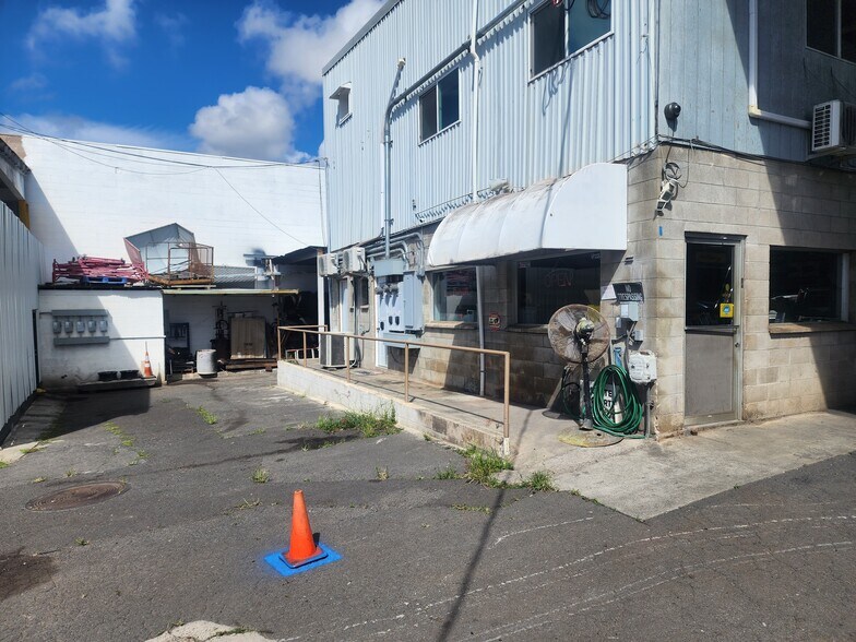 More Photos Of 655 Mapunapuna St, Honolulu Warehouse For Lease