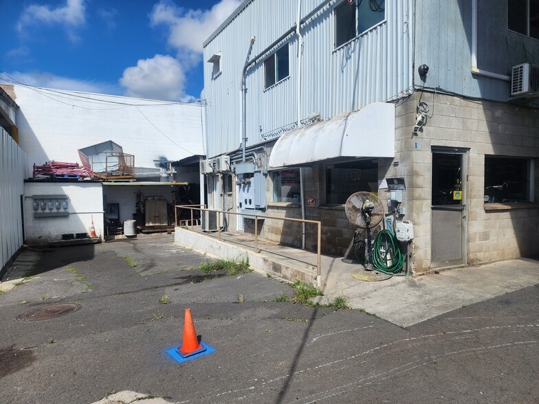 More Photos Of 655 Mapunapuna St, Honolulu Warehouse For Lease