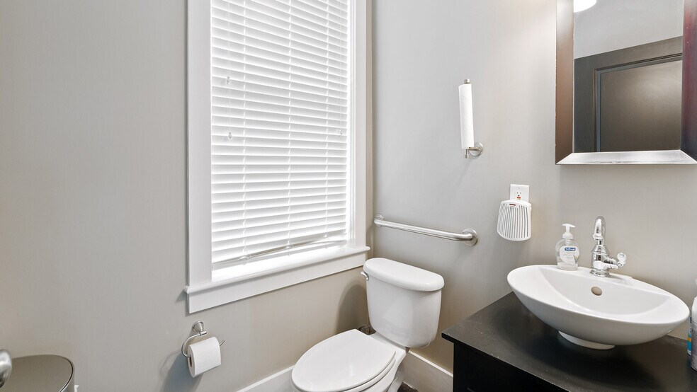 More Photos Of 19 Market, Beaufort Office For Lease