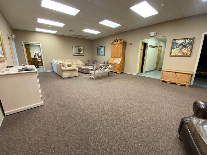 More Photos Of 522 Cottage Grove Rd, Bloomfield Manufacturing For Lease