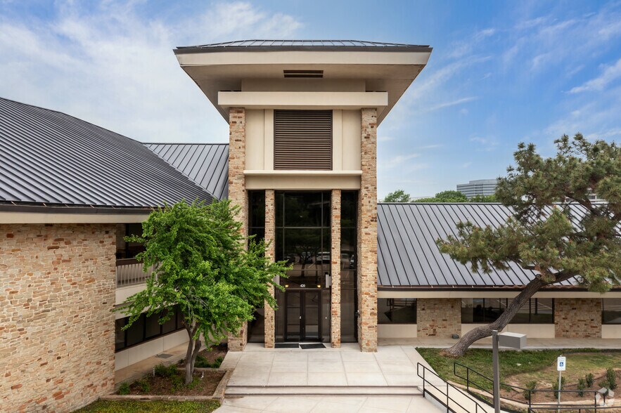 More Photos Of 420 Decker Dr, Irving Office For Lease
