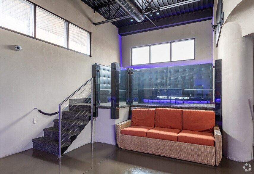 More Photos Of 18 N 6th St, Allentown General Retail For Sale