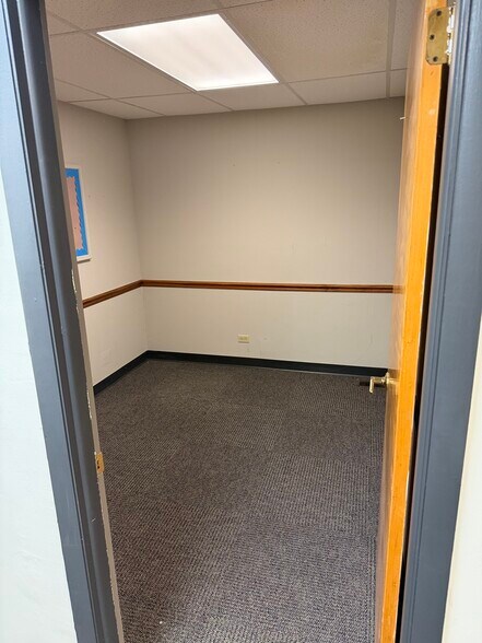 More Photos Of 444 S Meridian St, Ravenna Medical For Lease
