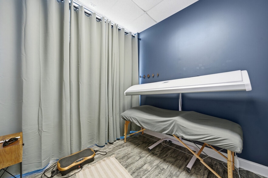 More Photos Of 5472-5486 Southern Maryland Blvd, Lothian Storefront For Sale