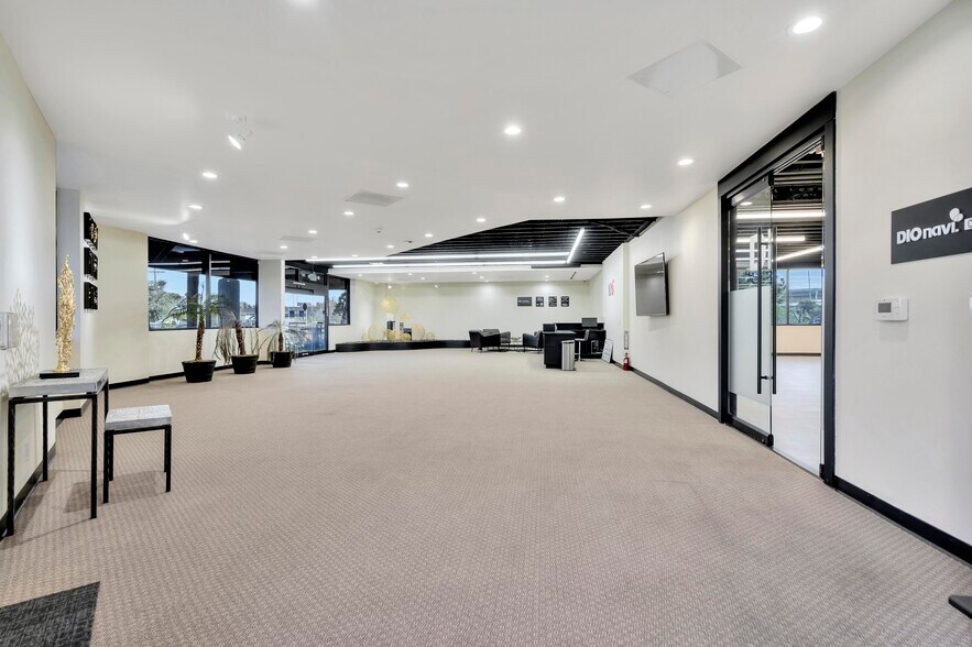 More Photos Of 2729 Bristol St, Costa Mesa Medical For Sale