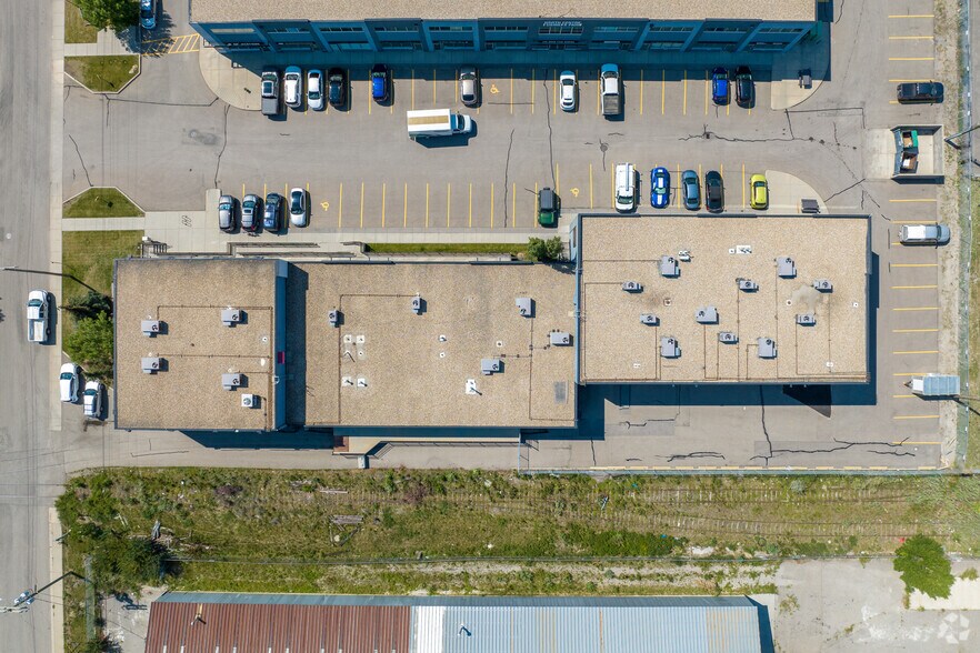 More Photos Of 2770 3rd Ave NE, Calgary Office For Sale