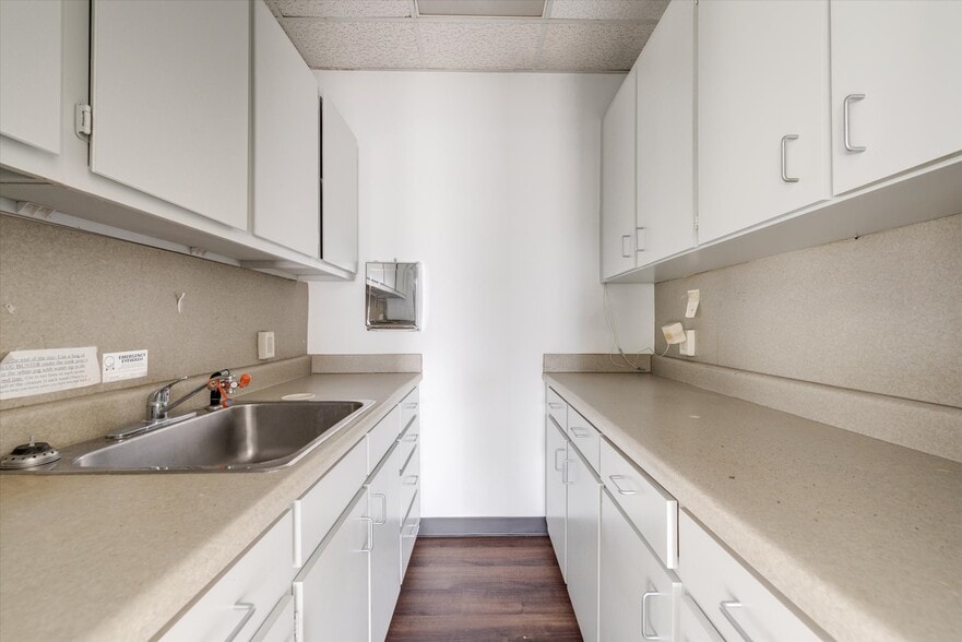 More Photos Of 2701 Osler Dr, Grand Prairie Medical For Sale
