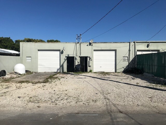 More Photos Of 574-580 NE 42nd Ct, Oakland Park Flex For Lease