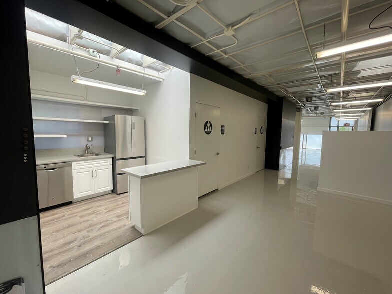 More Photos Of 529 Victoria Ave, Venice Loft Creative Space For Lease
