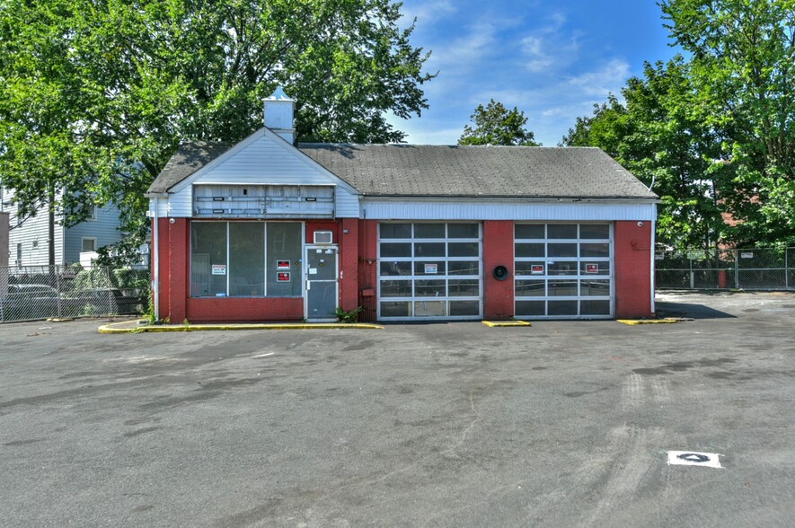 Primary Photo Of 1061-1065 Main Ave, Clifton Auto Repair For Sale