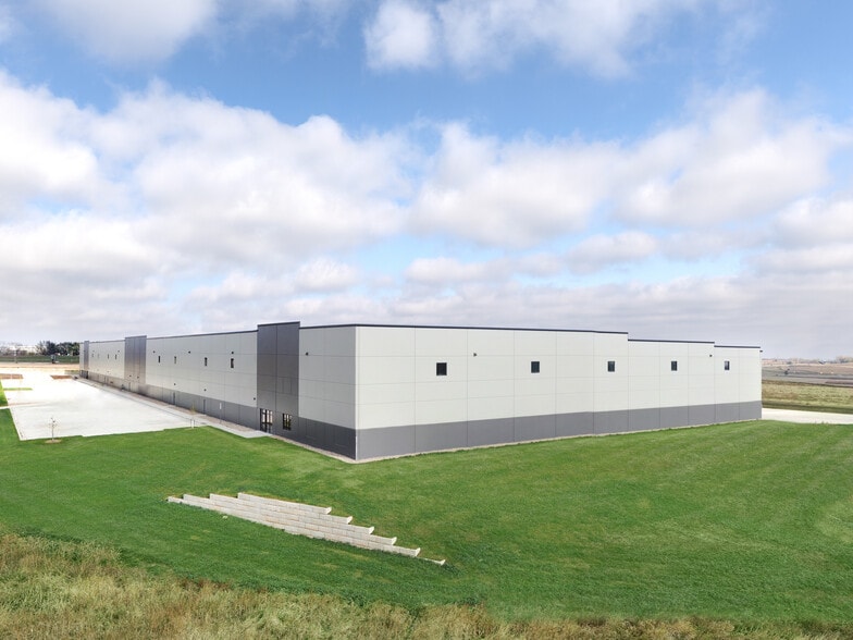 Primary Photo Of 5400 Career, Sioux Falls Manufacturing For Lease