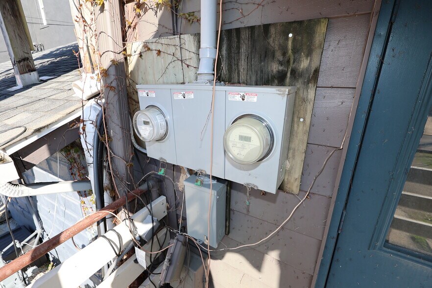 More Photos Of 101 W Main St, Syracuse Storefront Retail Residential For Sale