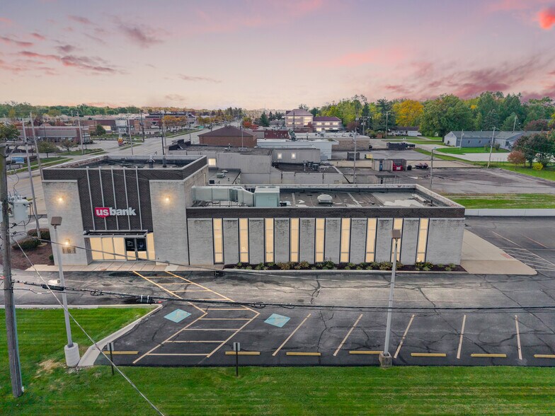 Primary Photo Of 14444 Pearl Rd, Strongsville Bank For Sale