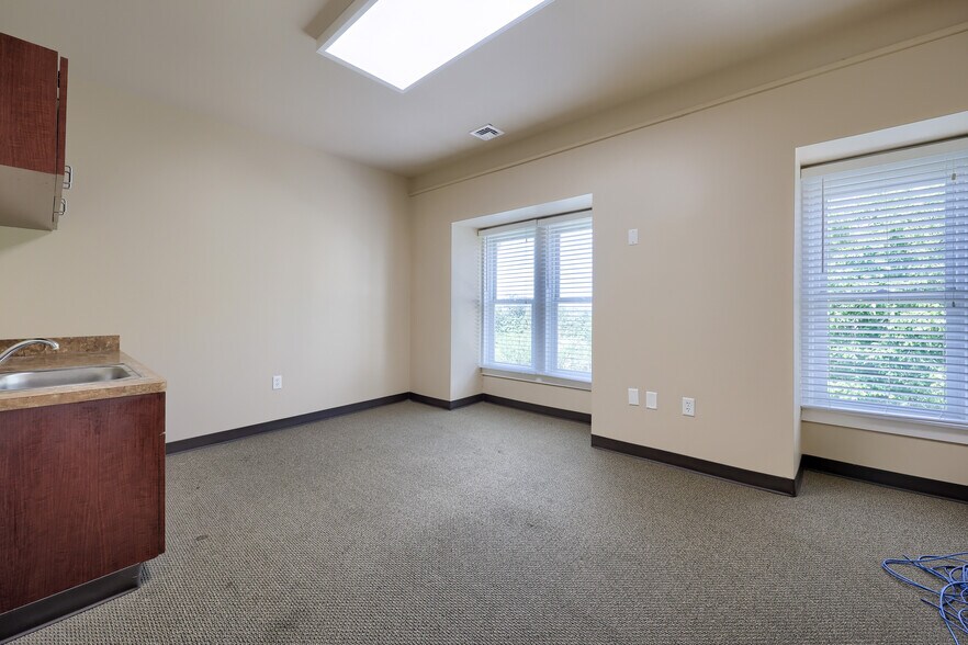 More Photos Of 390 E Main St, Ephrata Office For Sale