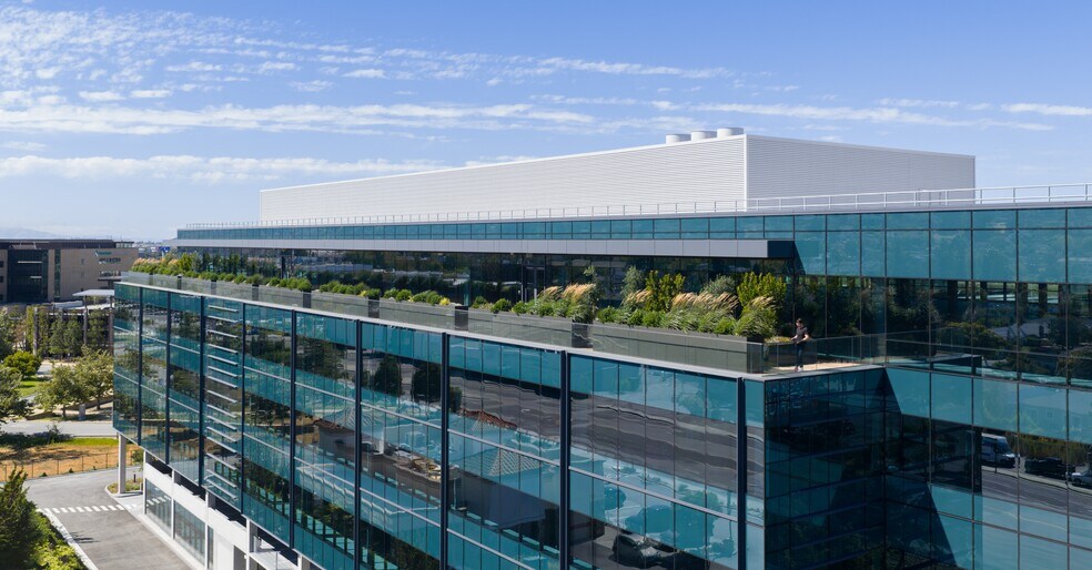 More Photos Of 405 Industrial Rd, San Carlos Research And Development For Lease