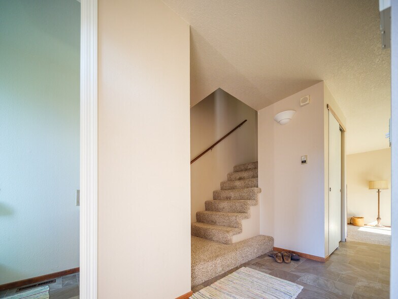 More Photos Of 582 S Maple St, Canby Apartments For Sale