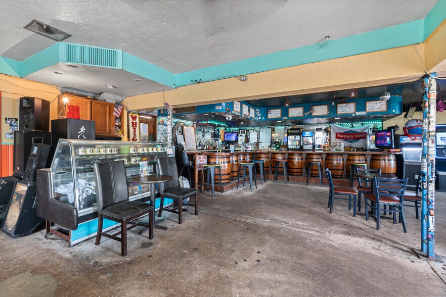 More Photos Of 10 Anastasia Blvd, Saint Augustine Bar For Lease