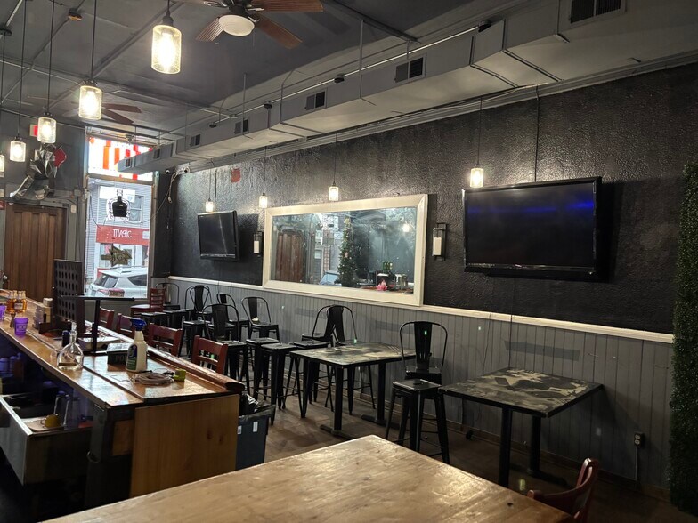 More Photos Of 453-465 W Main St, Waterbury Storefront Retail Residential For Lease