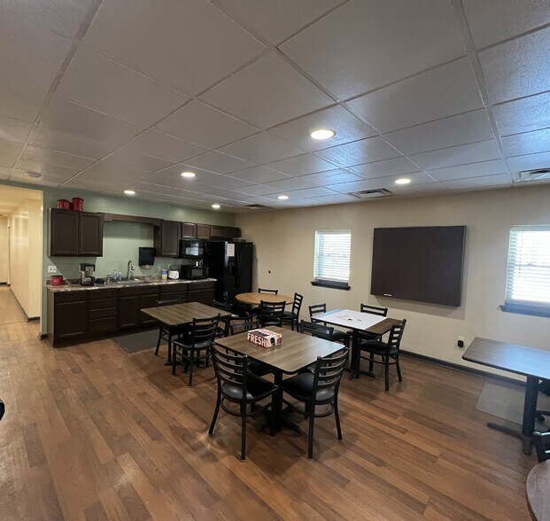 More Photos Of 110 Division St, Manchester Manufacturing For Sale