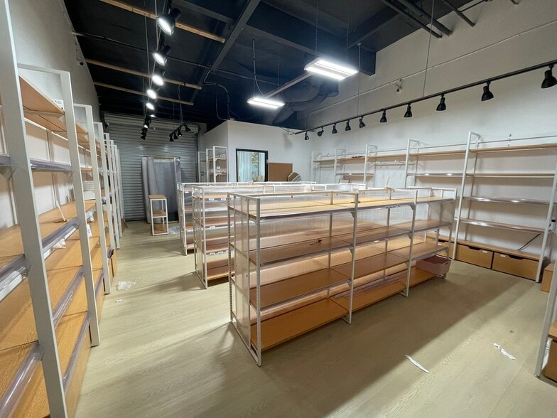 More Photos Of 208 Technology Dr, Irvine Light Distribution For Lease