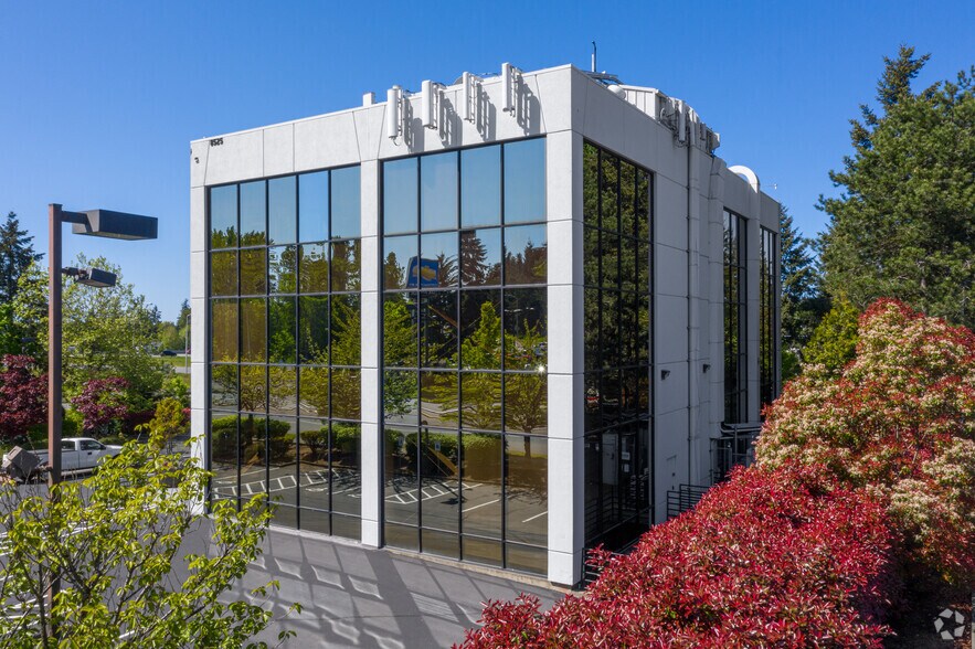 More Photos Of 8525 120th Ave NE, Kirkland Office For Lease