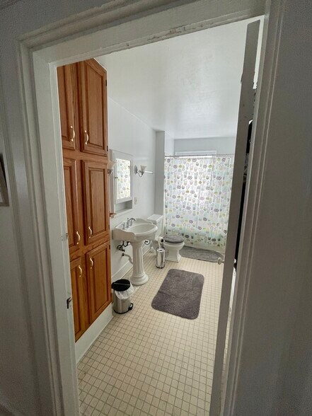 More Photos Of 506 E Liberty St, Charles Town Apartments For Sale