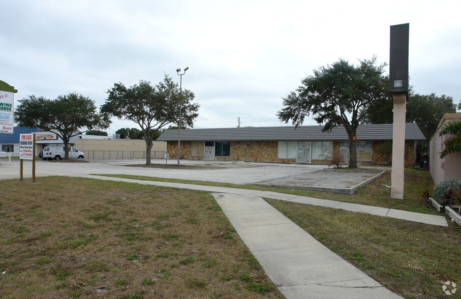 Primary Photo Of 3395 E Bay Dr, Largo General Retail For Lease
